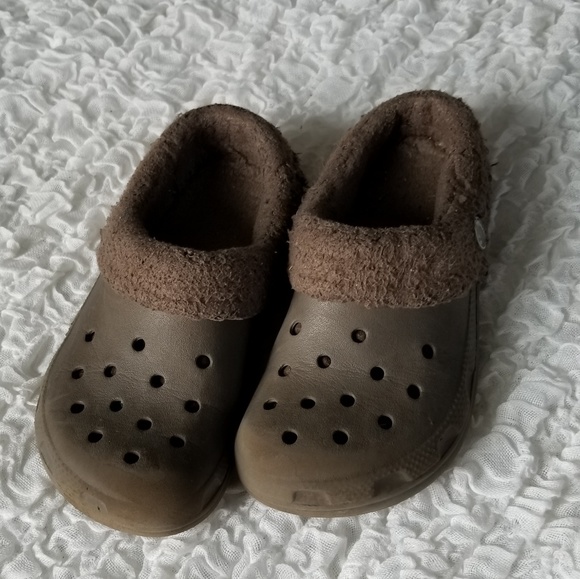mens lined crocs size 13